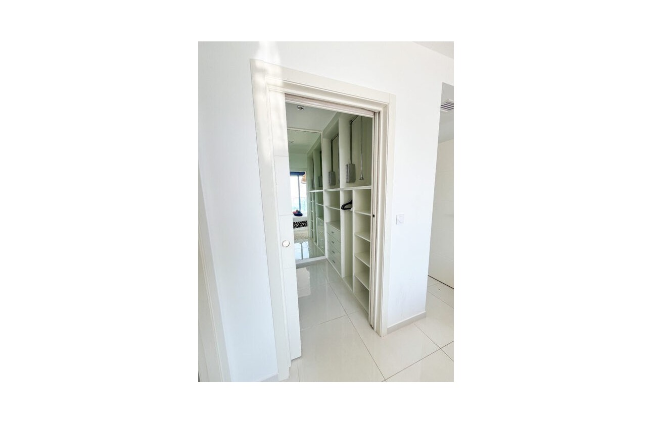 Resale - Apartment Penthouse - Punta Prima
