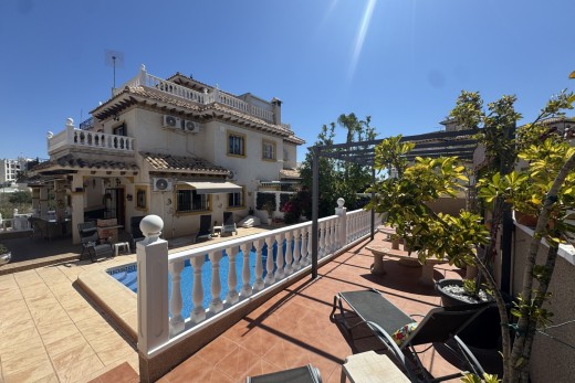 Resale - Townhouse - Villamartin