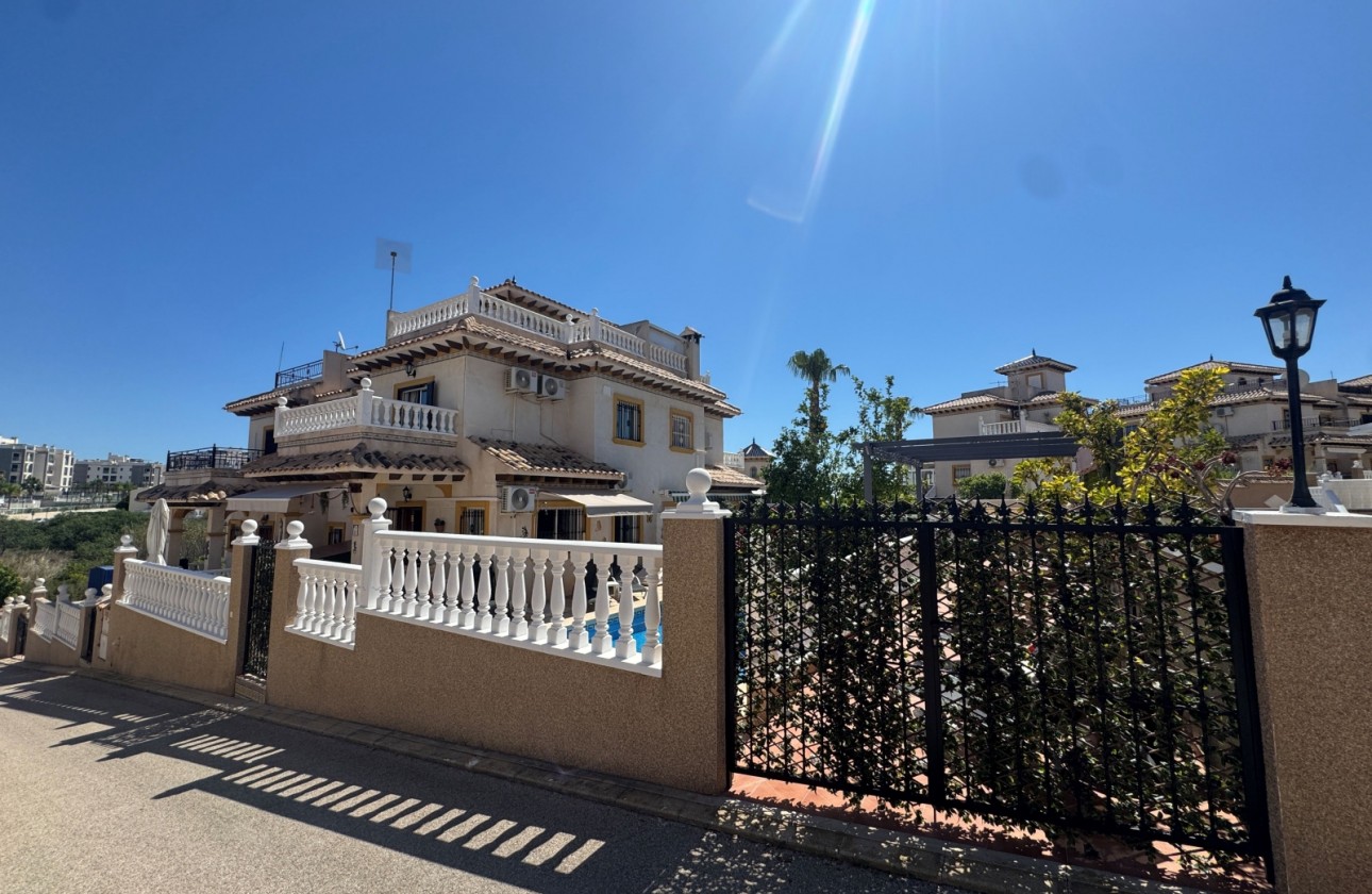 Resale - Townhouse - Villamartin