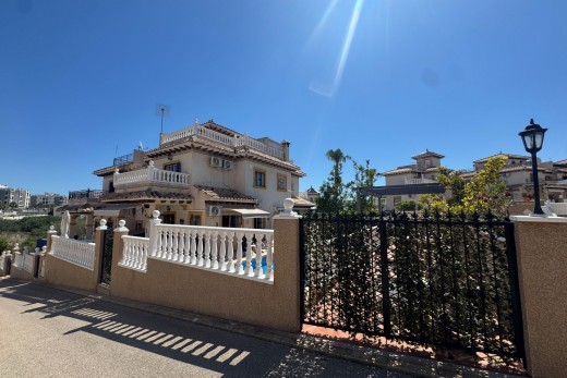Resale - Townhouse - Villamartin