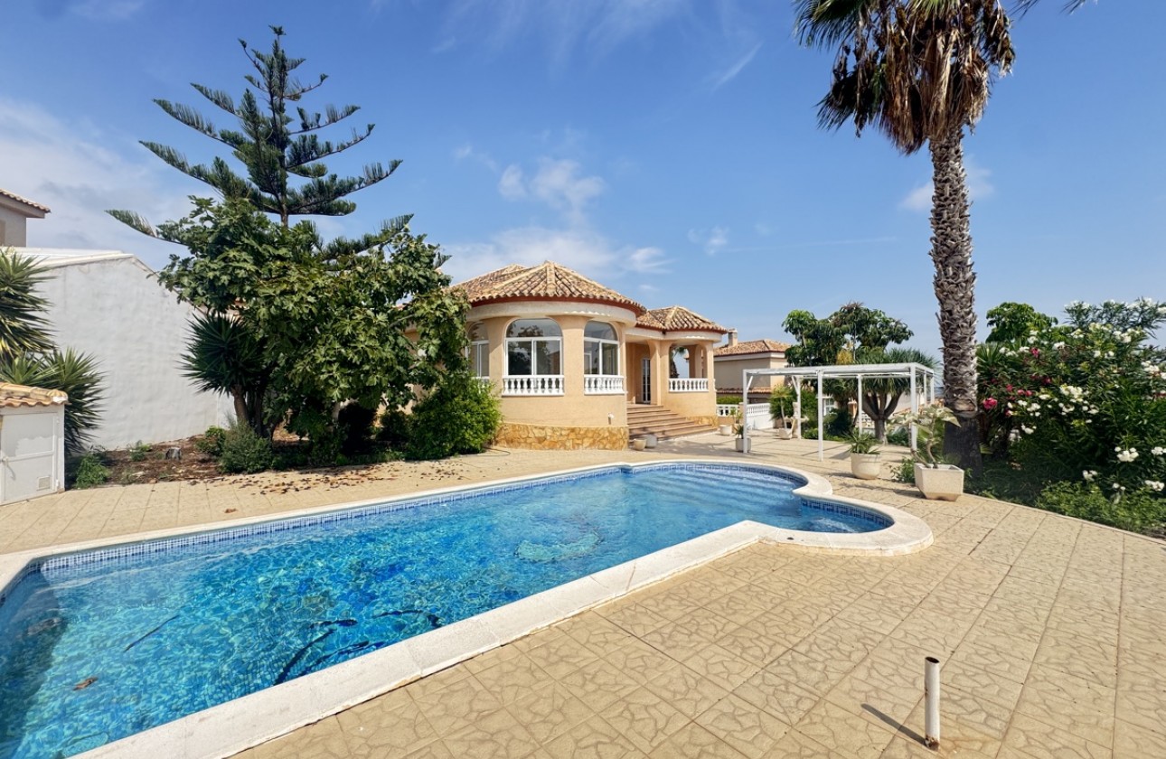 Resale - Villa - San Miguel De Salinas