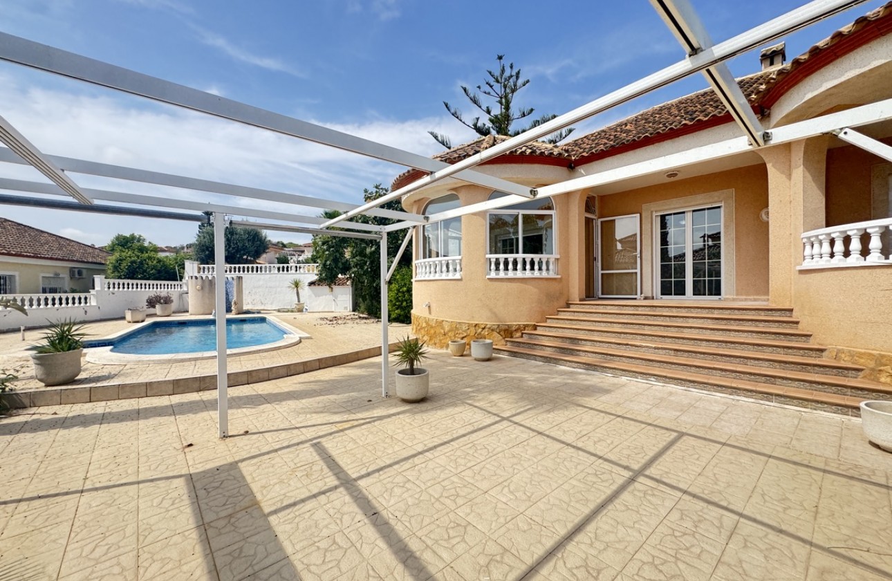 Resale - Villa - San Miguel De Salinas