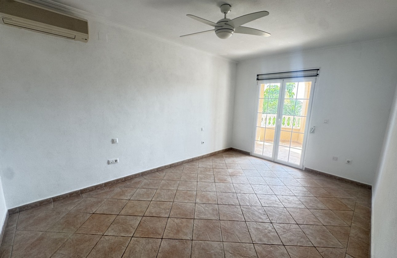 Resale - Villa - San Miguel De Salinas