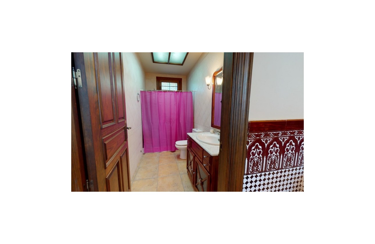 Resale - Villa - Elche