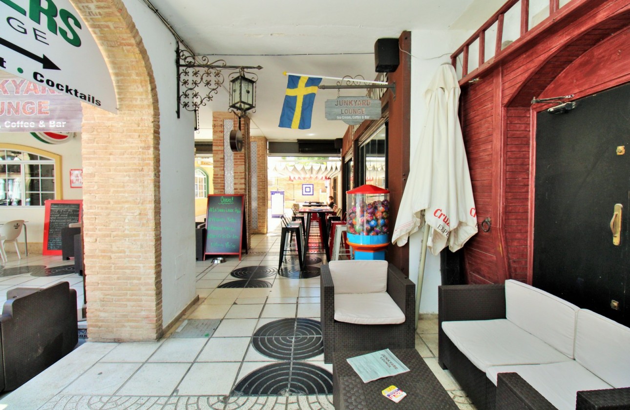 Resale - commercial - Villamartin