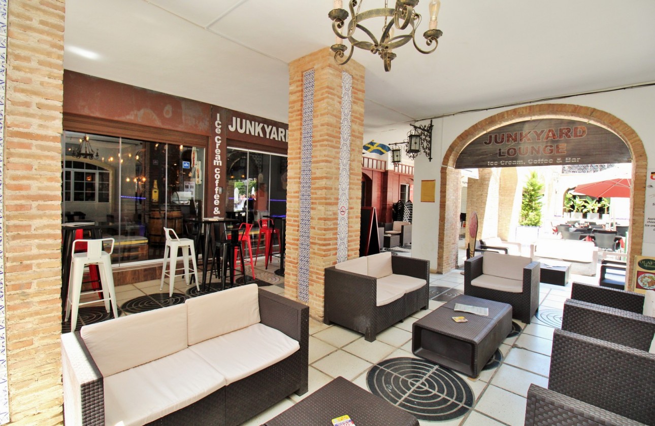 Resale - commercial - Villamartin