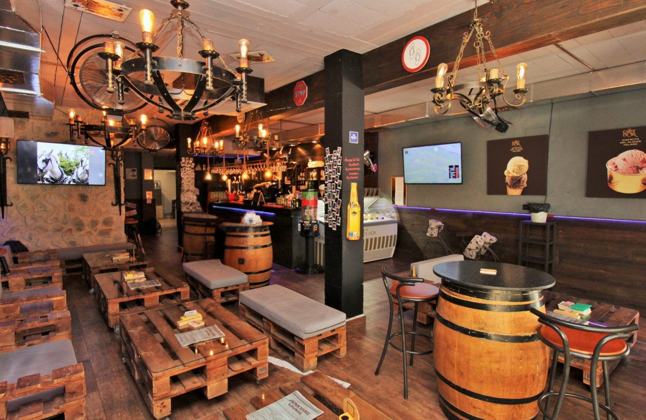 Resale - commercial - Villamartin