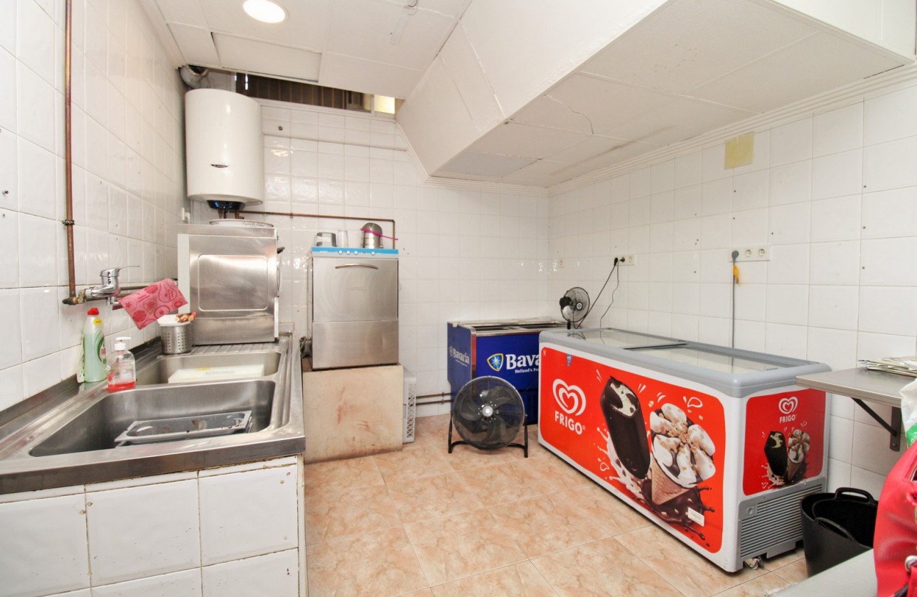 Resale - commercial - Villamartin