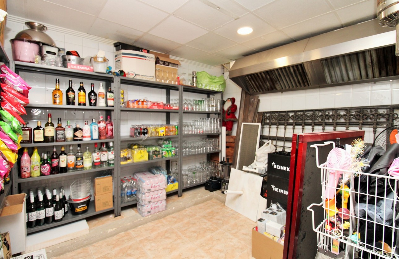 Resale - commercial - Villamartin