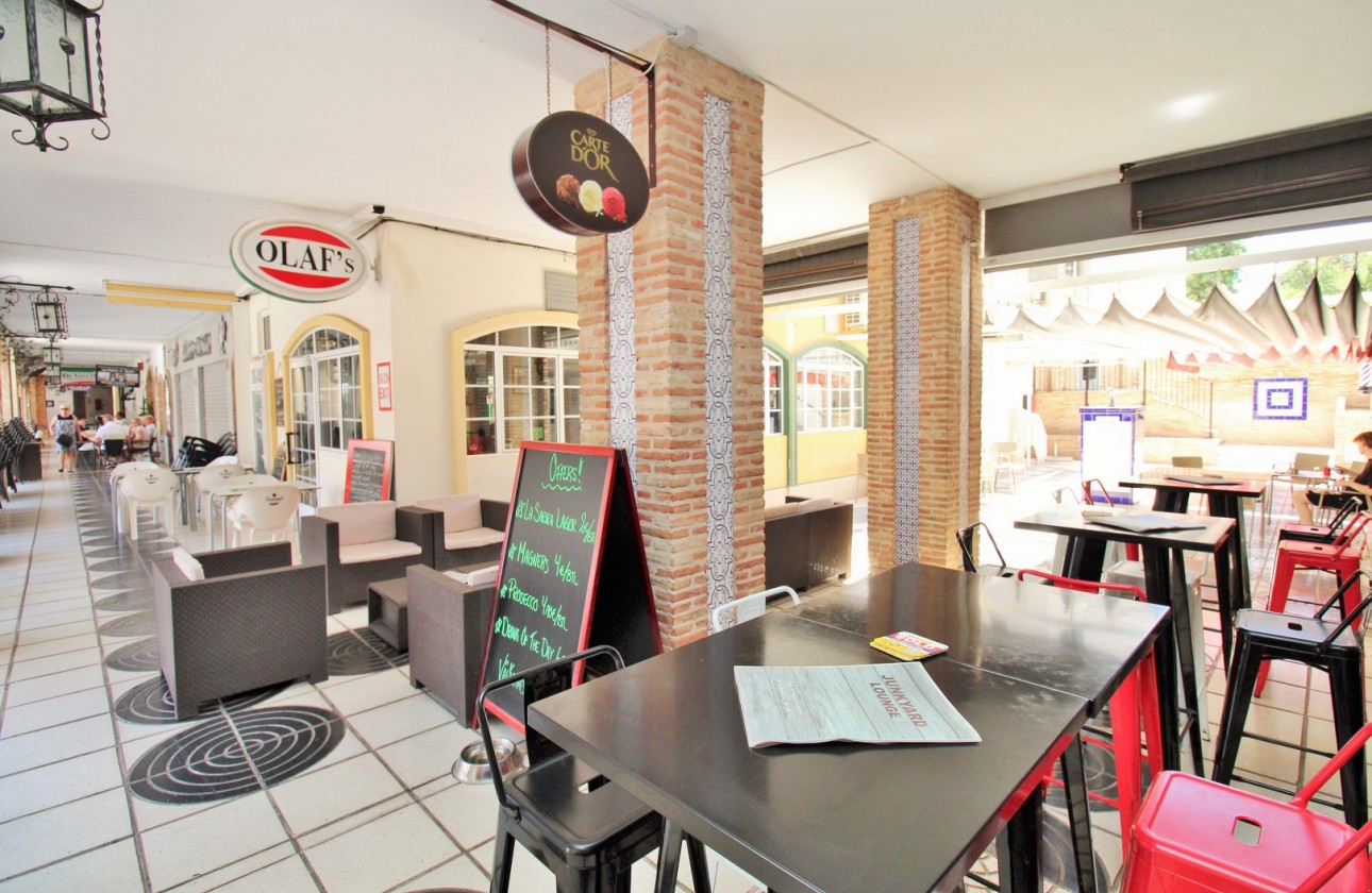Resale - commercial - Villamartin