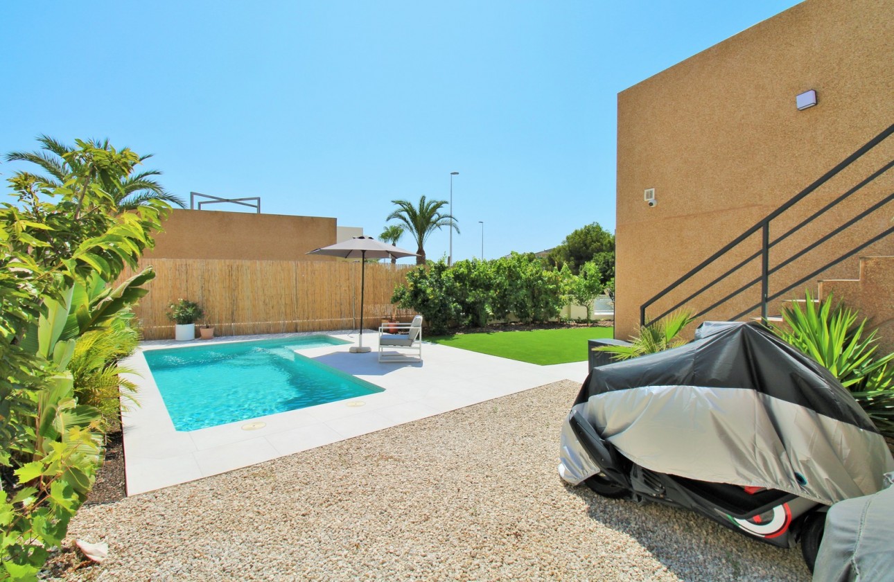 Resale - Villa - La Zenia