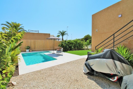 Resale - Villa - La Zenia