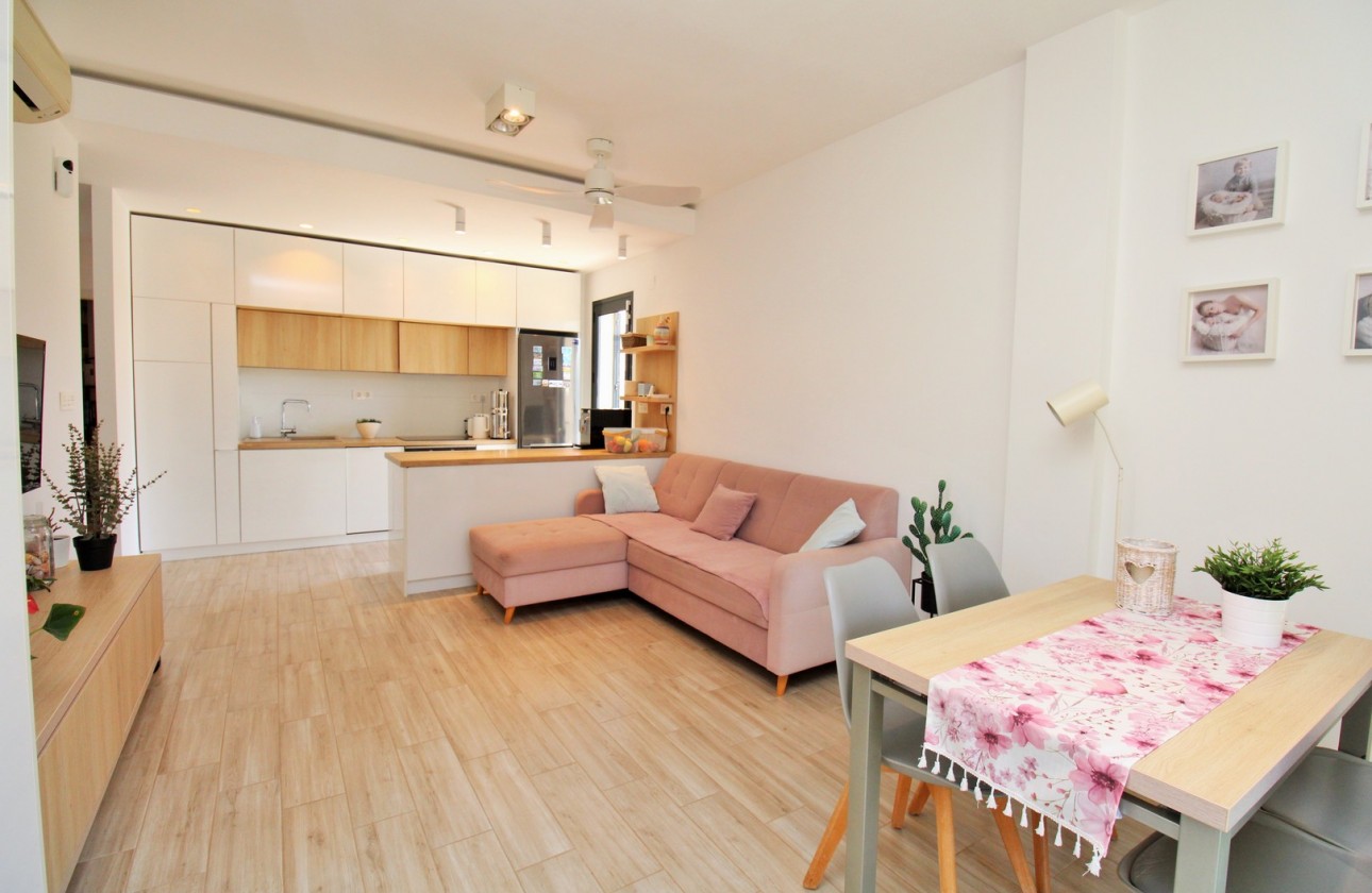 Resale - Villa - La Zenia