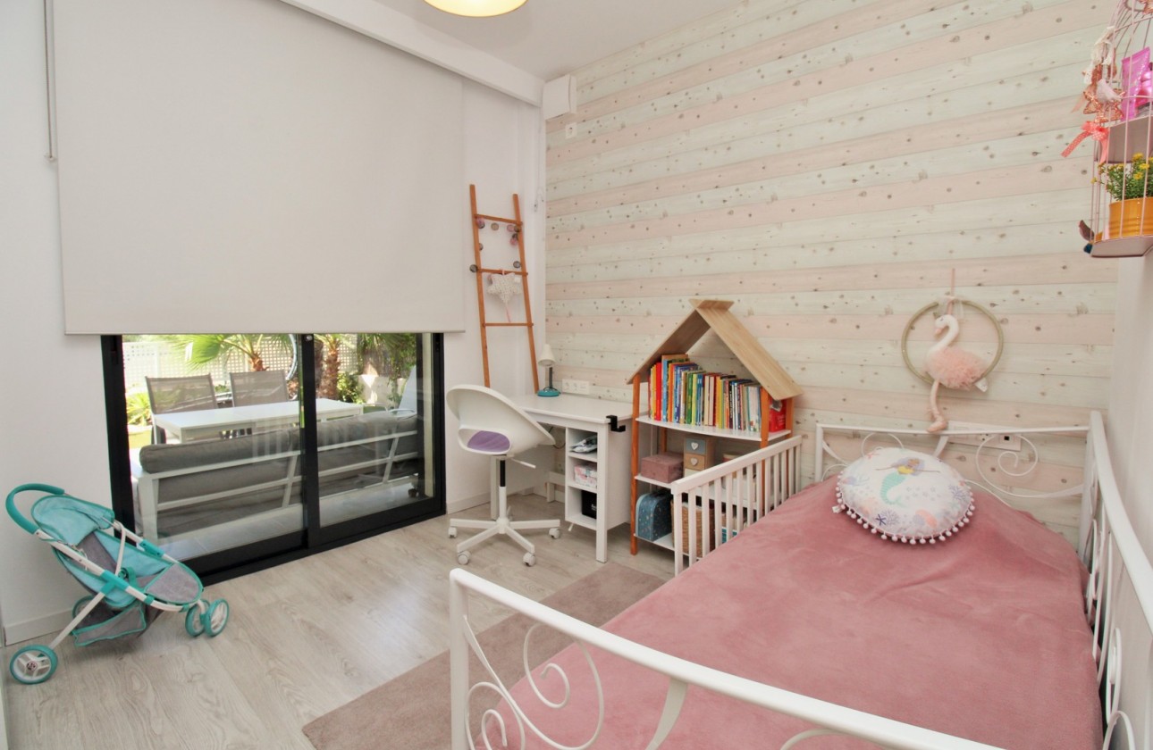 Resale - Villa - La Zenia