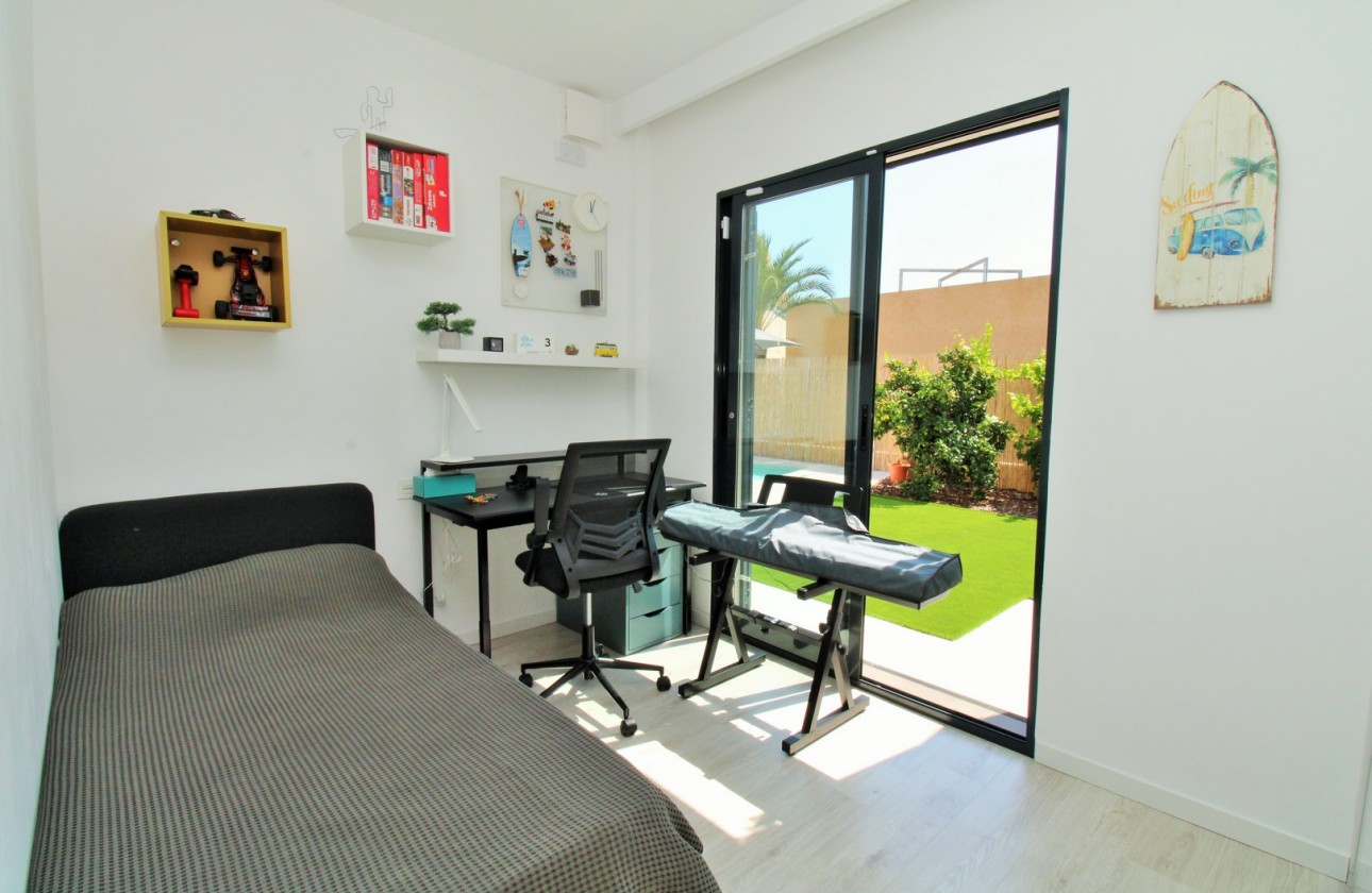 Resale - Villa - La Zenia