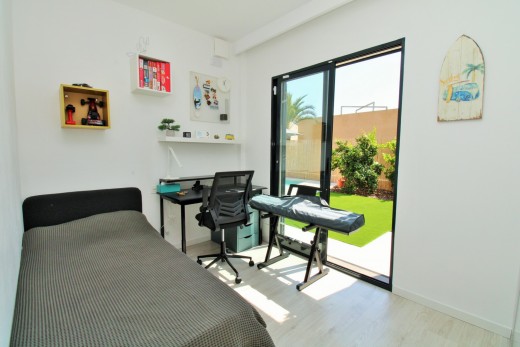 Resale - Villa - La Zenia