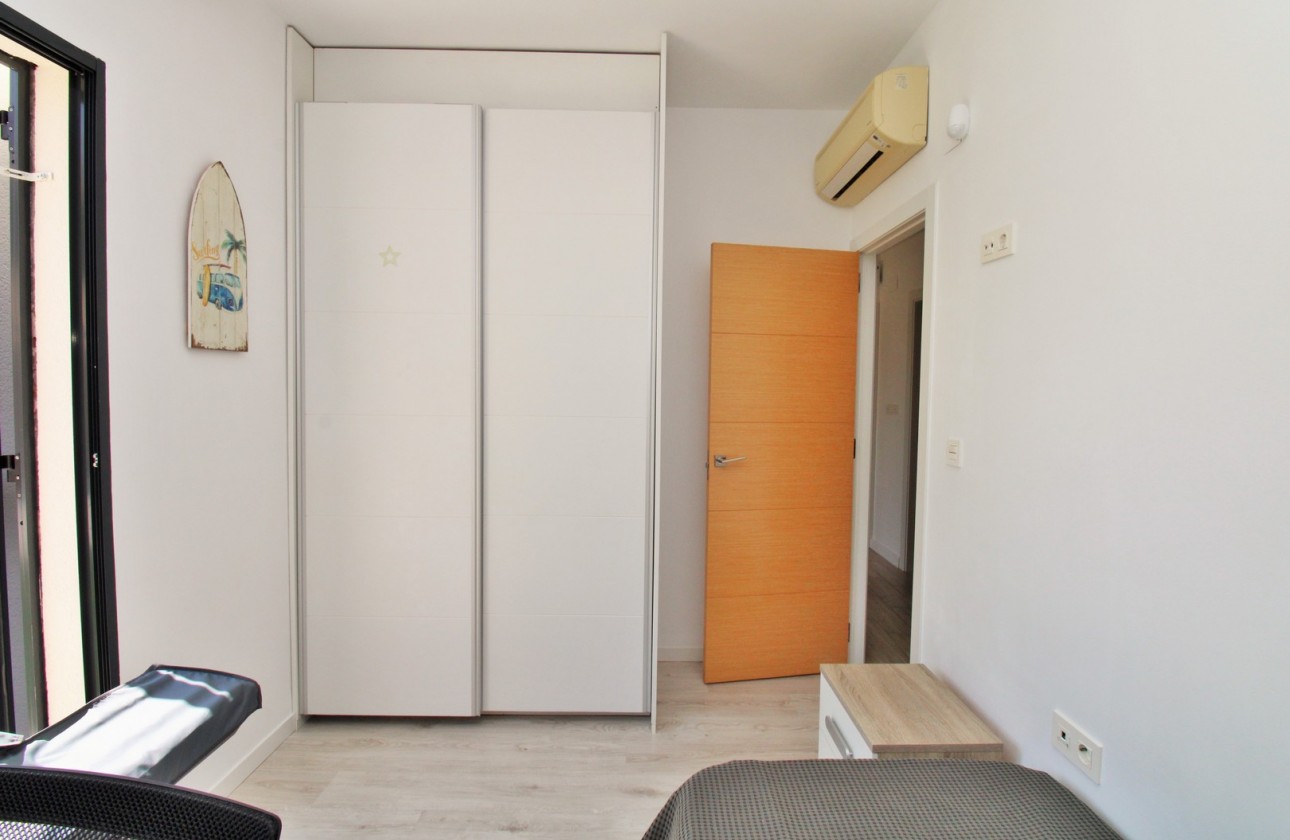 Resale - Villa - La Zenia