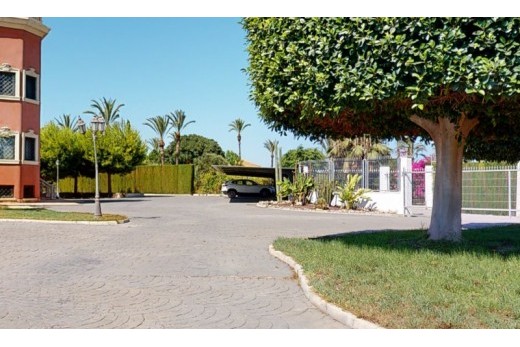 Resale - Villa - Elche