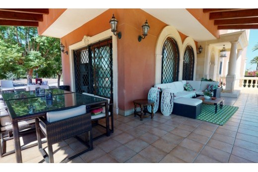Resale - Villa - Elche
