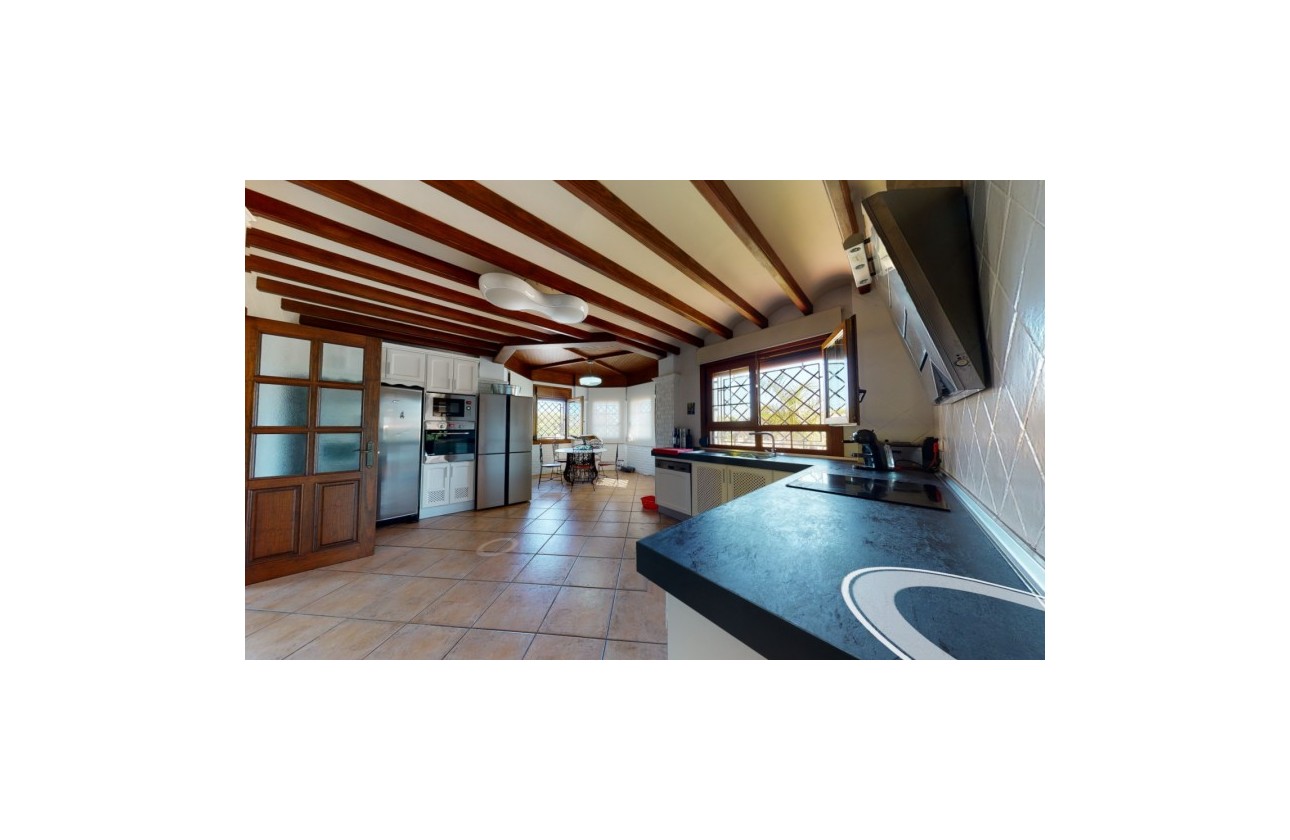 Resale - Villa - Elche