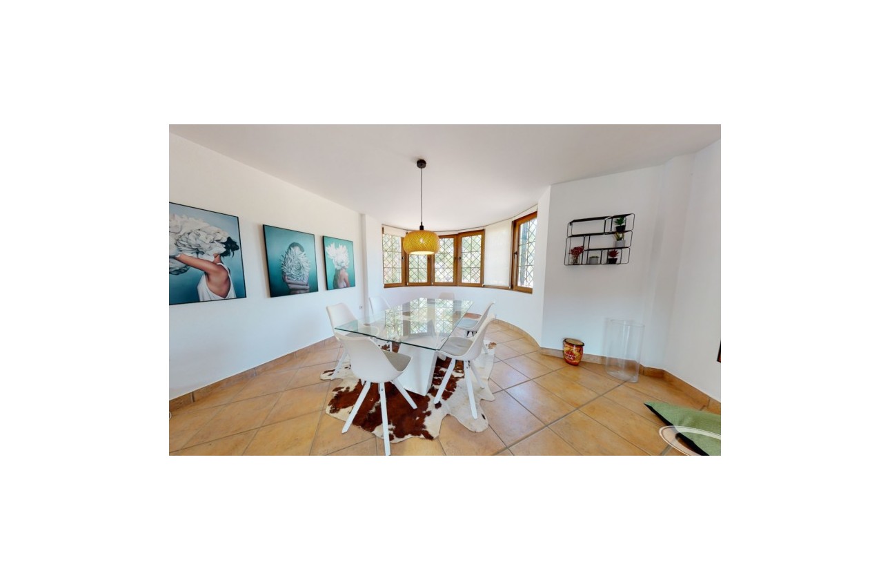Resale - Villa - Elche