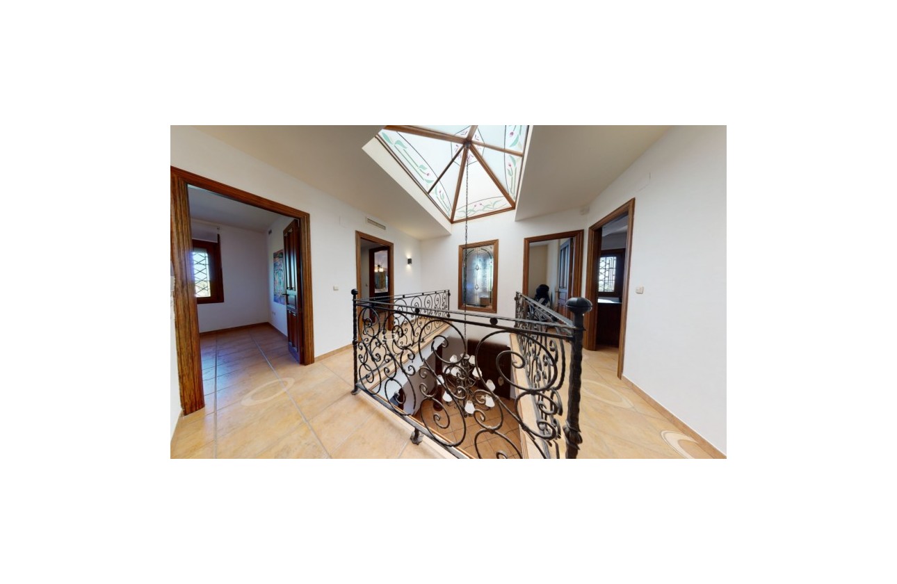 Resale - Villa - Elche