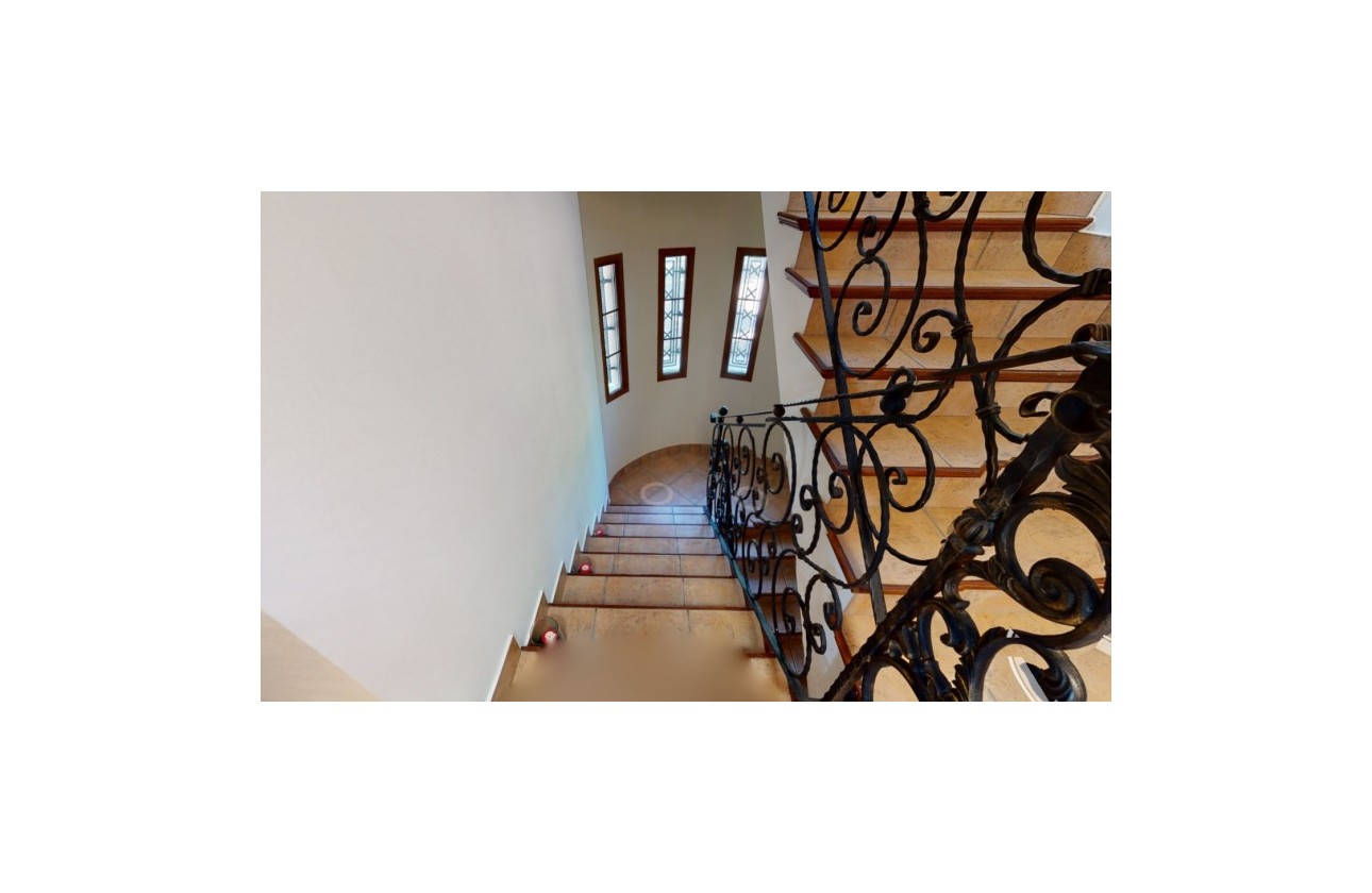 Resale - Villa - Elche