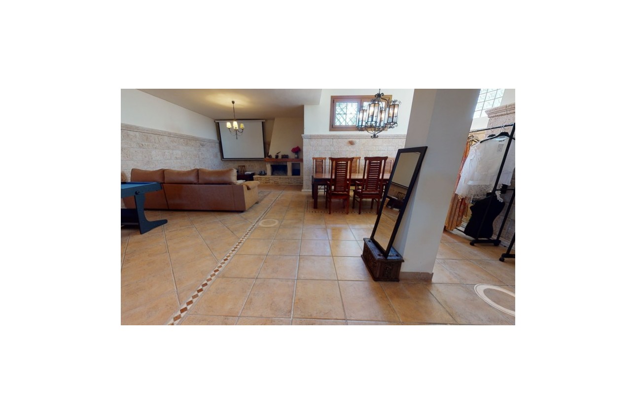 Resale - Villa - Elche
