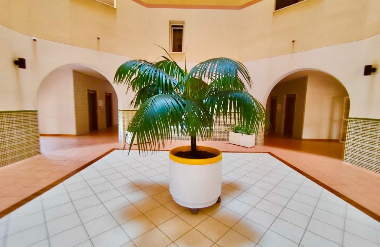 Resale - Apartment - Torrevieja Centro - Torrevieja