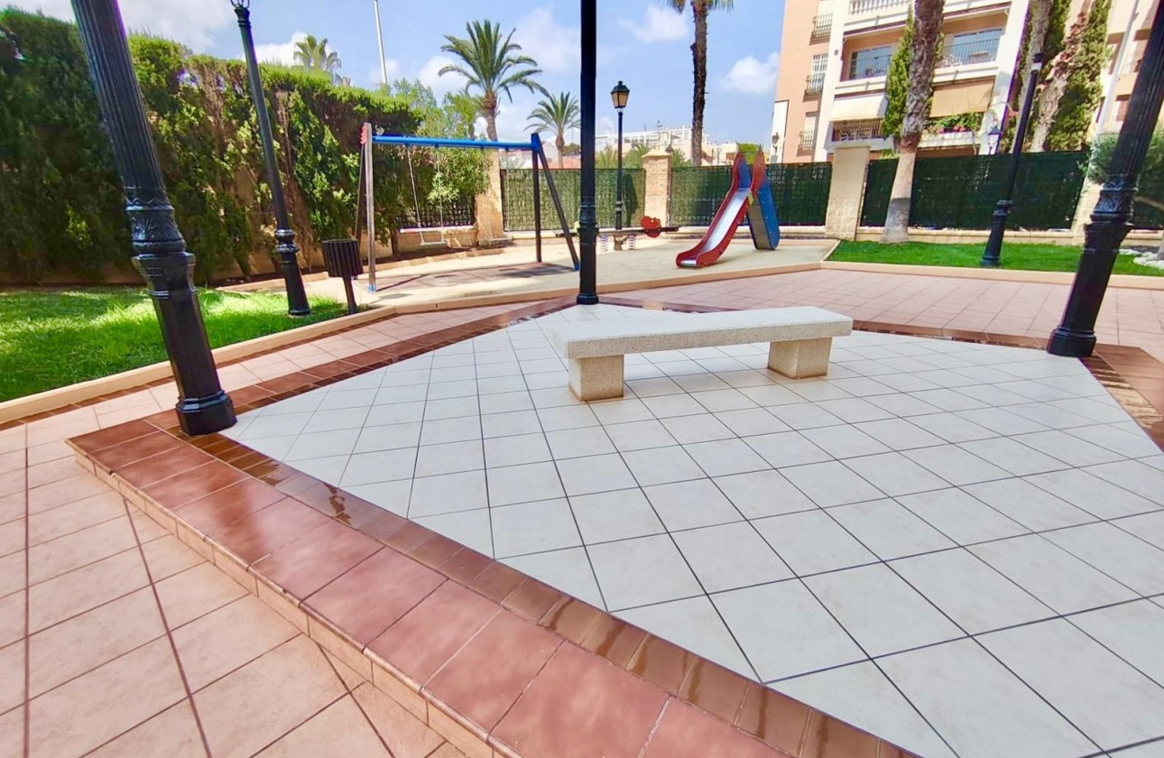 Resale - Apartment - Torrevieja Centro - Torrevieja