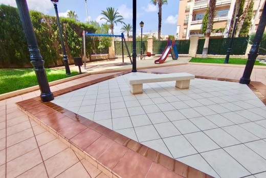 Resale - Apartment - Torrevieja Centro - Torrevieja