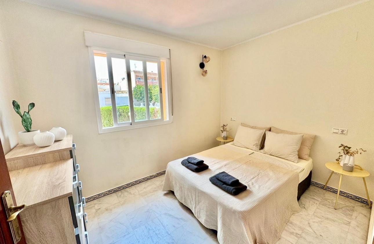 Resale - Apartment - Torrevieja Centro - Torrevieja