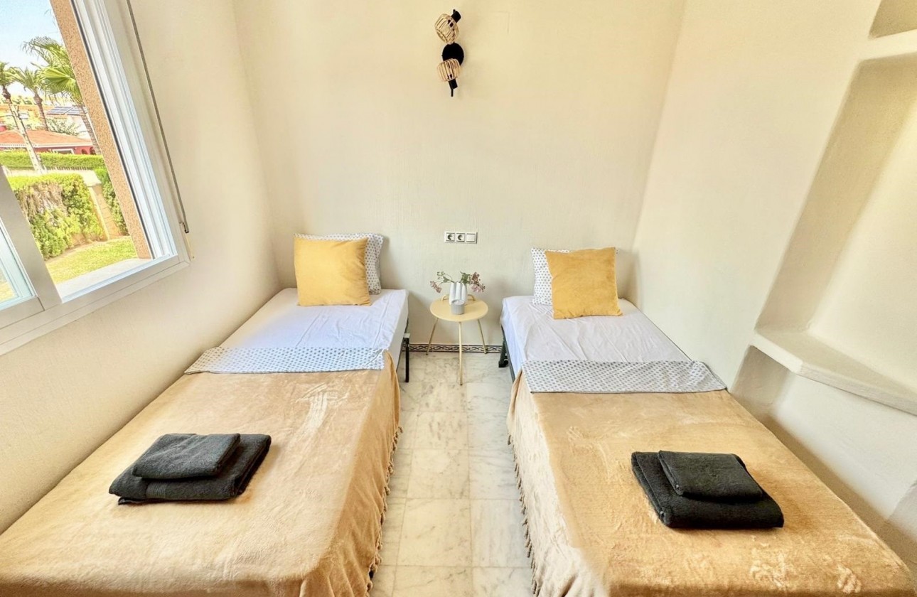 Resale - Apartment - Torrevieja Centro - Torrevieja