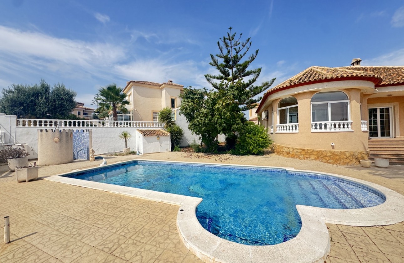 Resale - Villa - San Miguel De Salinas