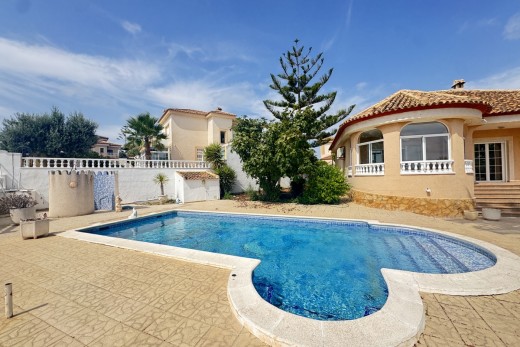 Resale - Villa - San Miguel De Salinas