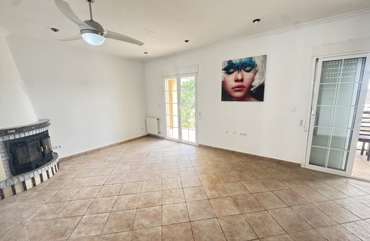 Resale - Villa - San Miguel De Salinas