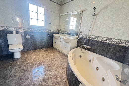 Resale - Villa - San Miguel De Salinas