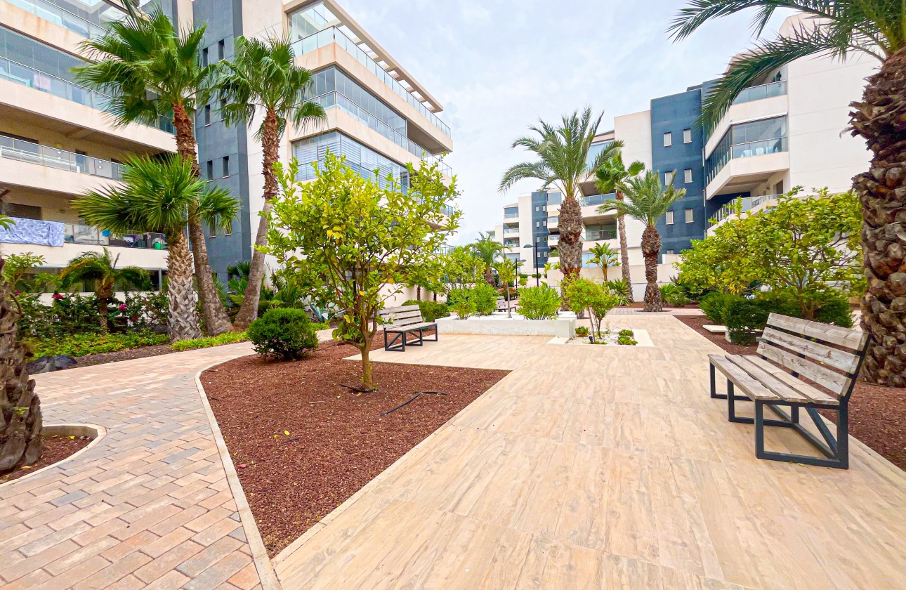 Resale - Apartment - Orihuela Costa - Villamartin