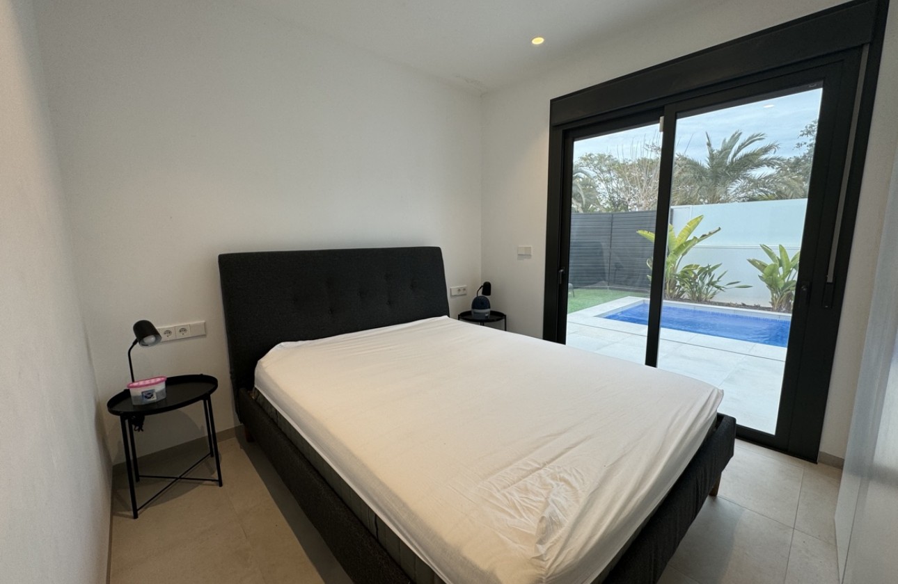 Resale - Villa - Pilar De La Horadada