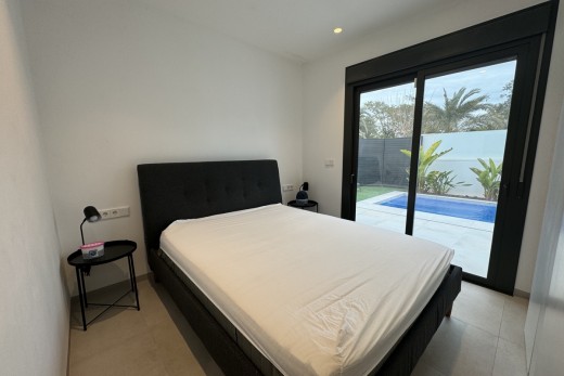 Resale - Villa - Pilar De La Horadada