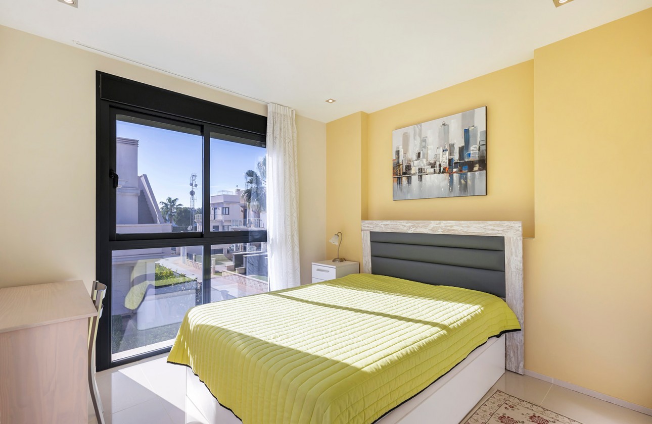 Reventa - Chalet - Orihuela Costa - La Zenia