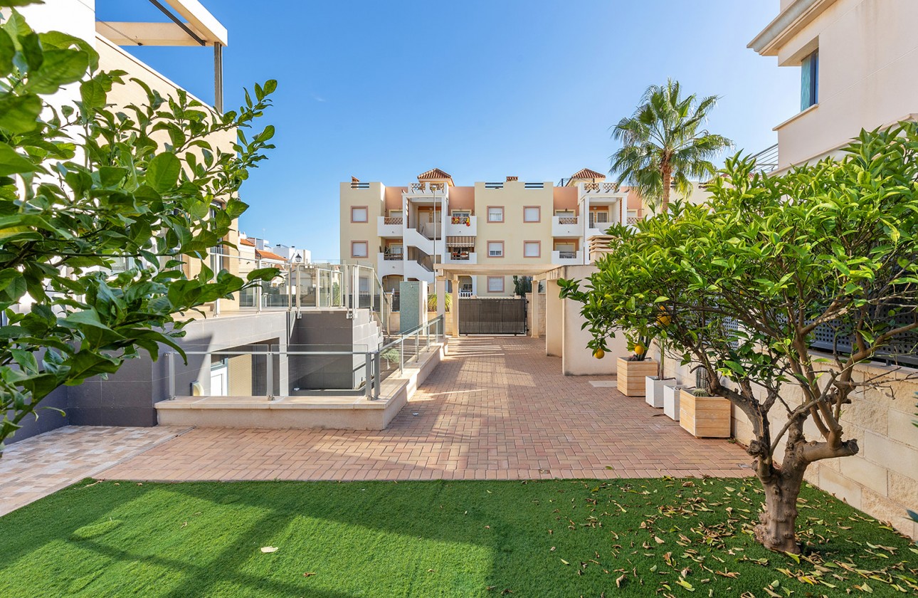 Reventa - Chalet - Orihuela Costa - La Zenia