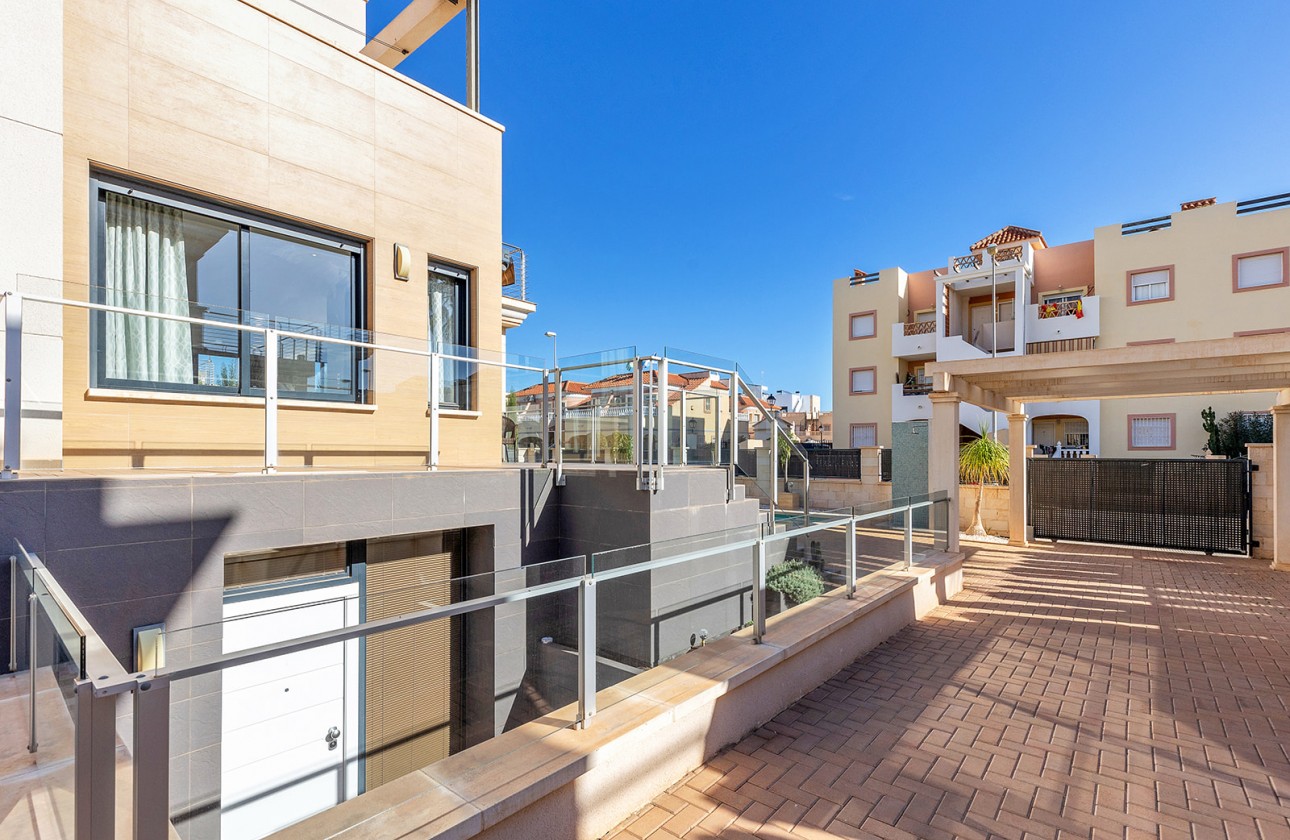 Reventa - Chalet - Orihuela Costa - La Zenia
