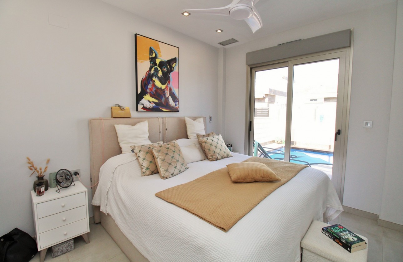 Resale - Villa - Villamartin