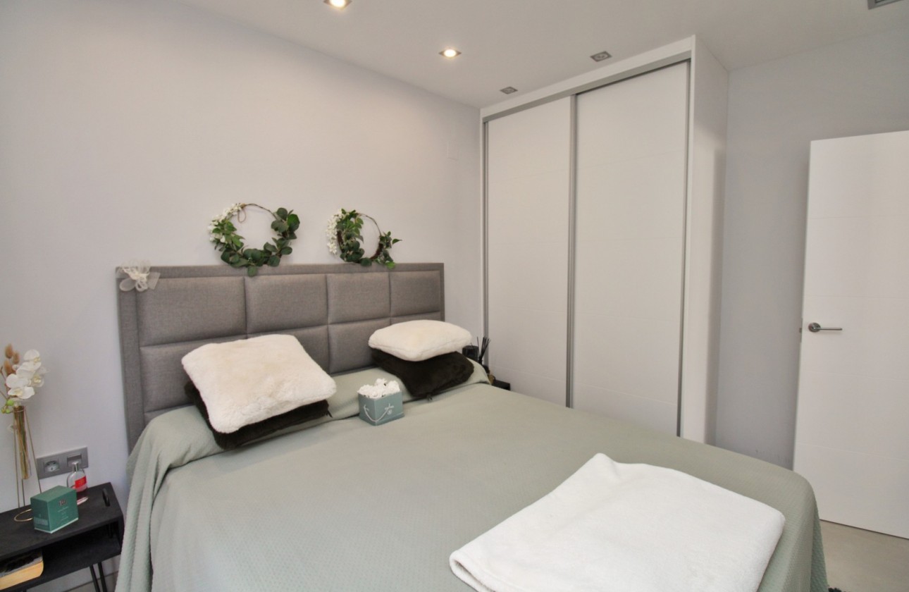 Resale - Villa - Villamartin