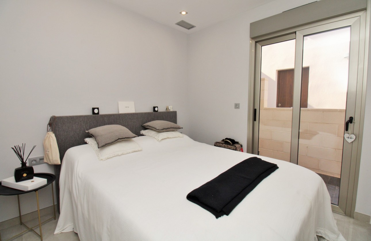 Resale - Villa - Villamartin