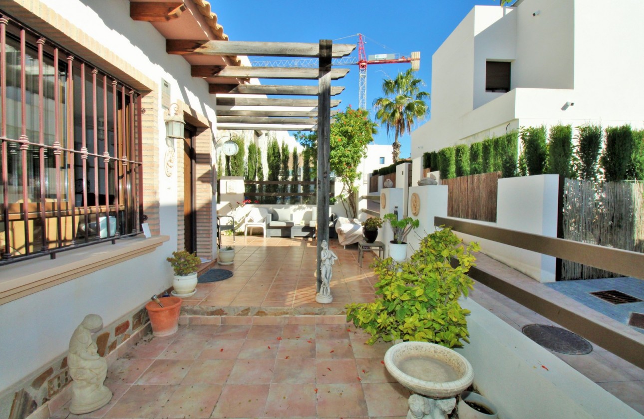 Resale - Villa - Villamartin - PAU 8