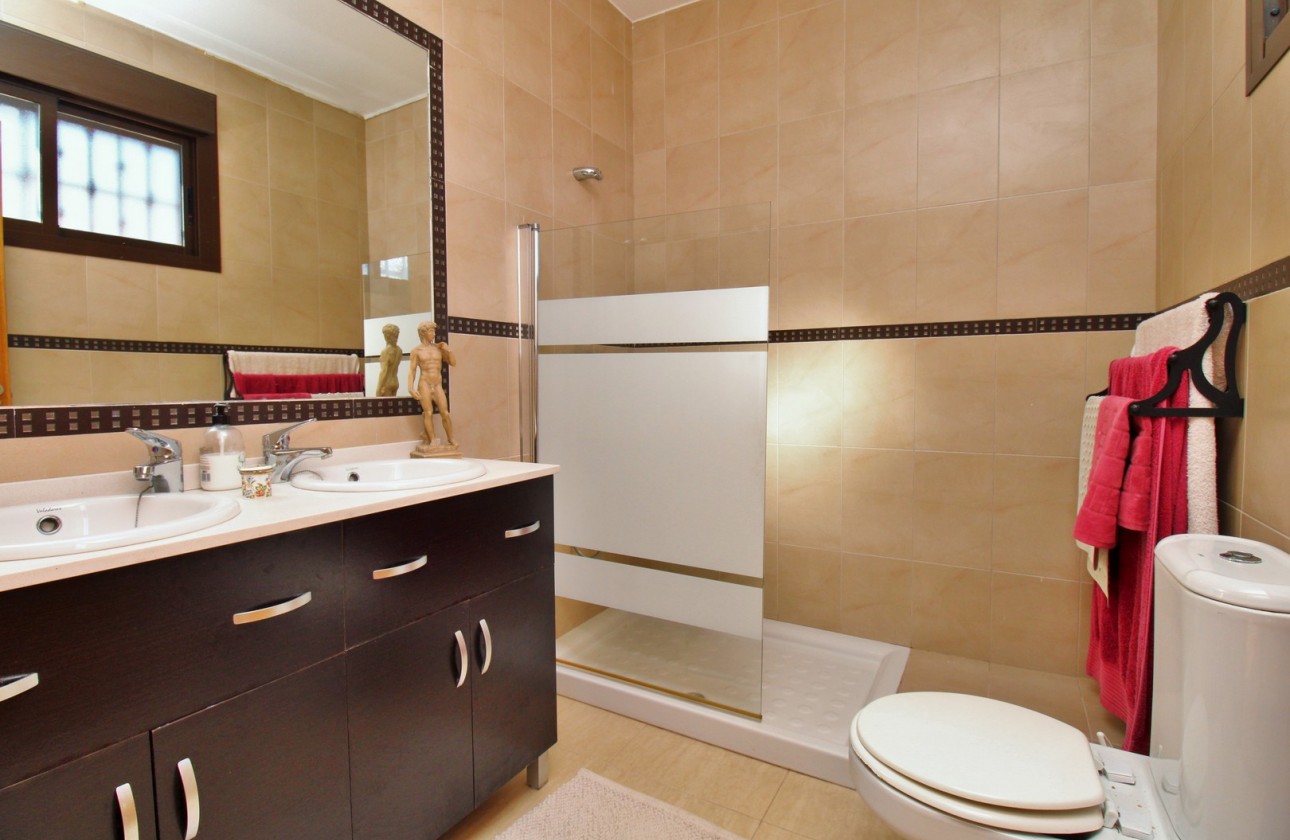 Resale - Villa - Villamartin - PAU 8