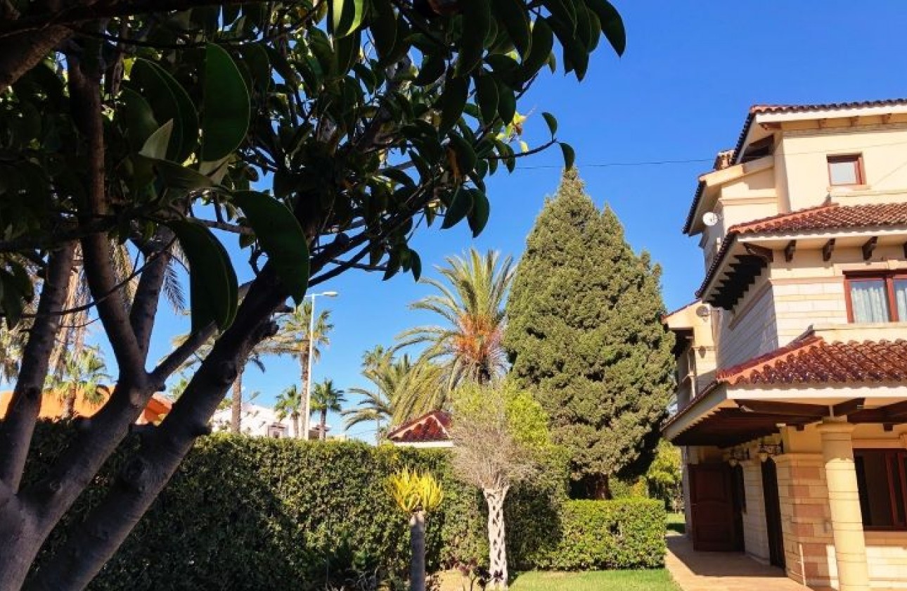 Resale - Villa - Orihuela Costa