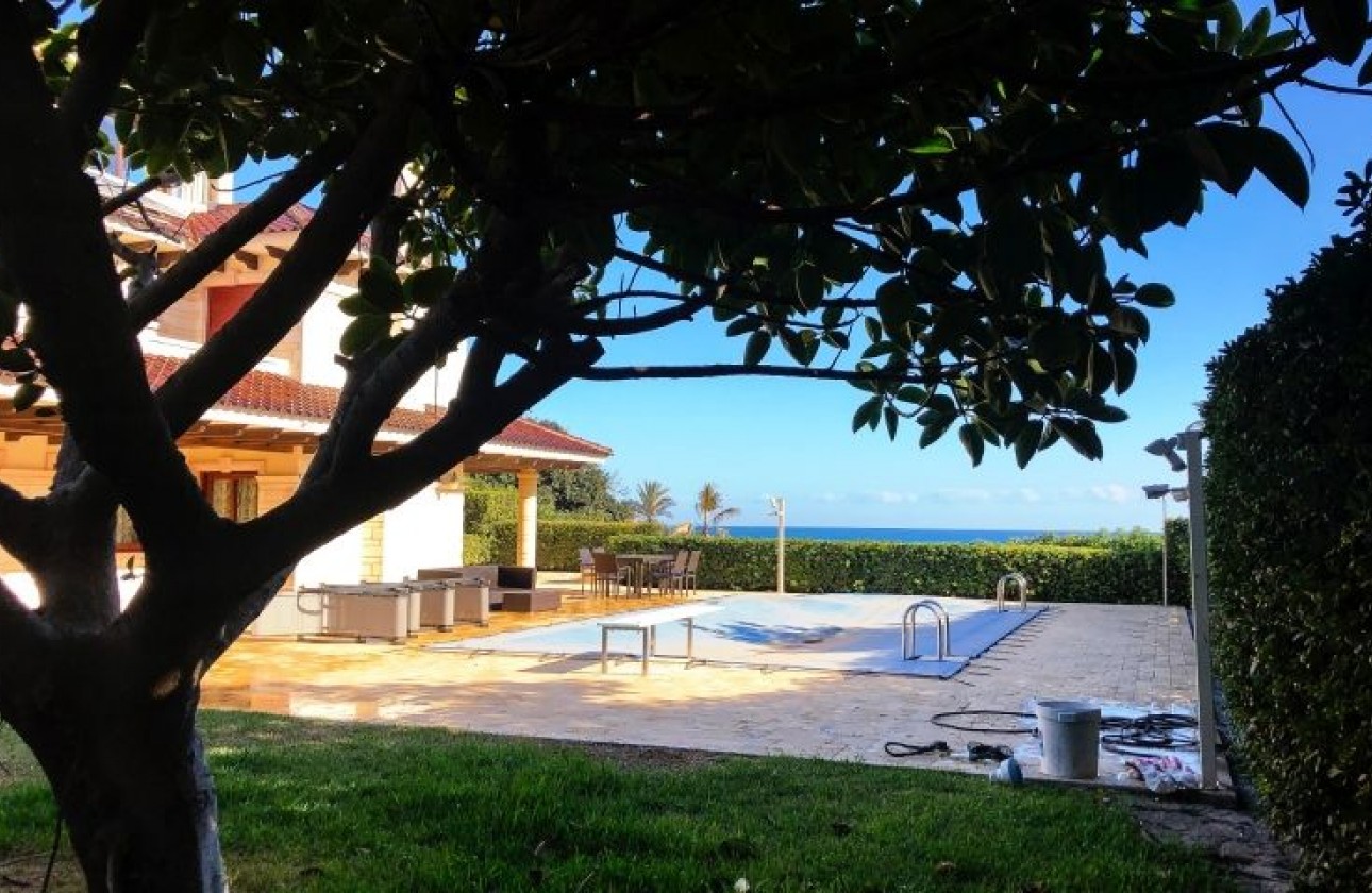 Resale - Villa - Orihuela Costa